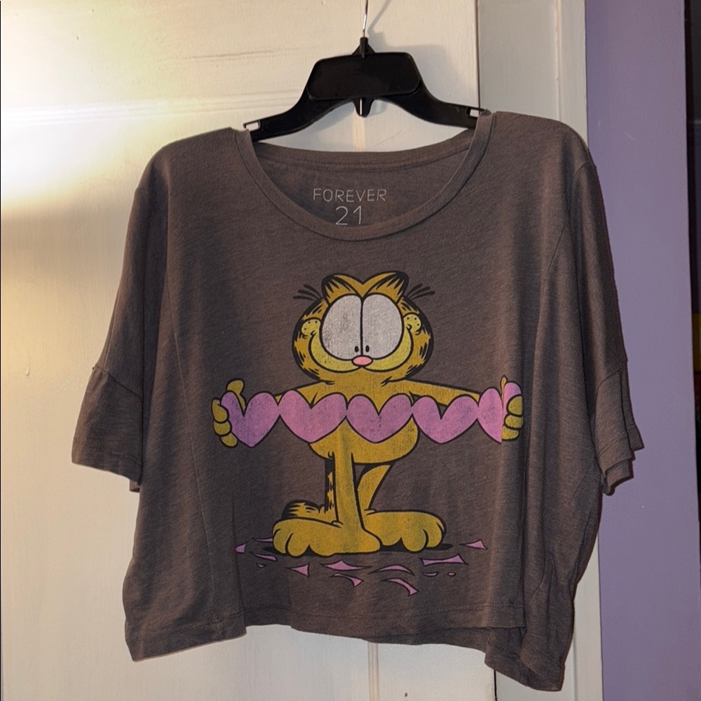 Forever 21 Charcoal Tee with Garfield and Pink Hearts